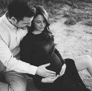 Babybauch Shooting Düsseldorf: Authentische Momente zwischen Rhein, Urbanität und eurem Zuhause