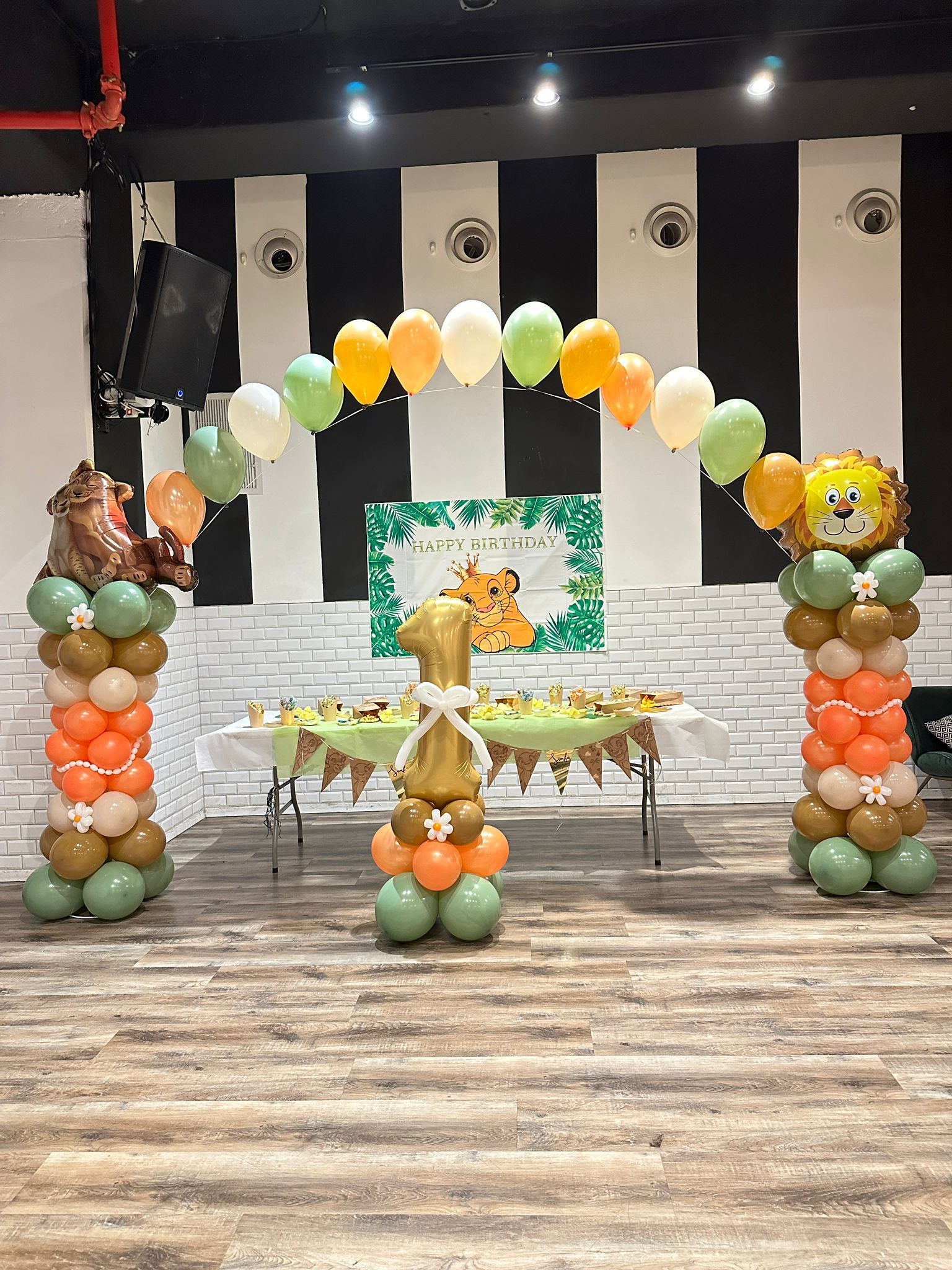 קשת בלונים לגיל שנה