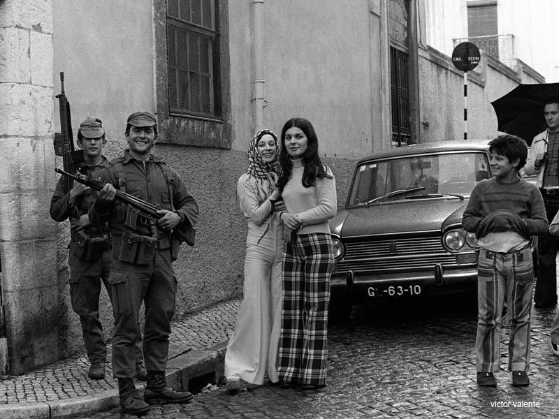 As meninas e os soldados