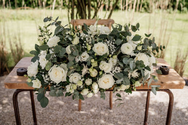 outdoor ceremony flowers
