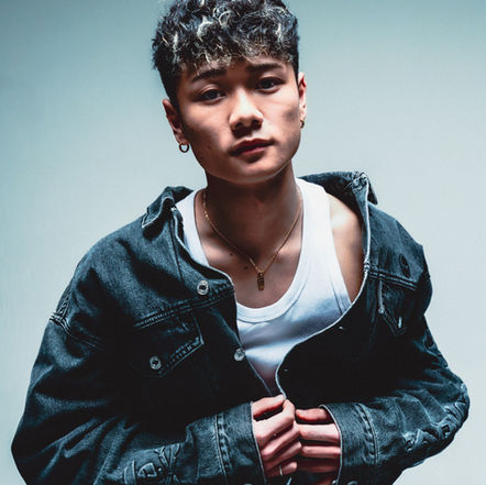 19歳のシンガー・ラッパーLOM（ロム）の新曲「Side Seat」本日配信スタート！