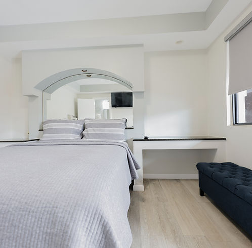 apollo queen bed .jpg