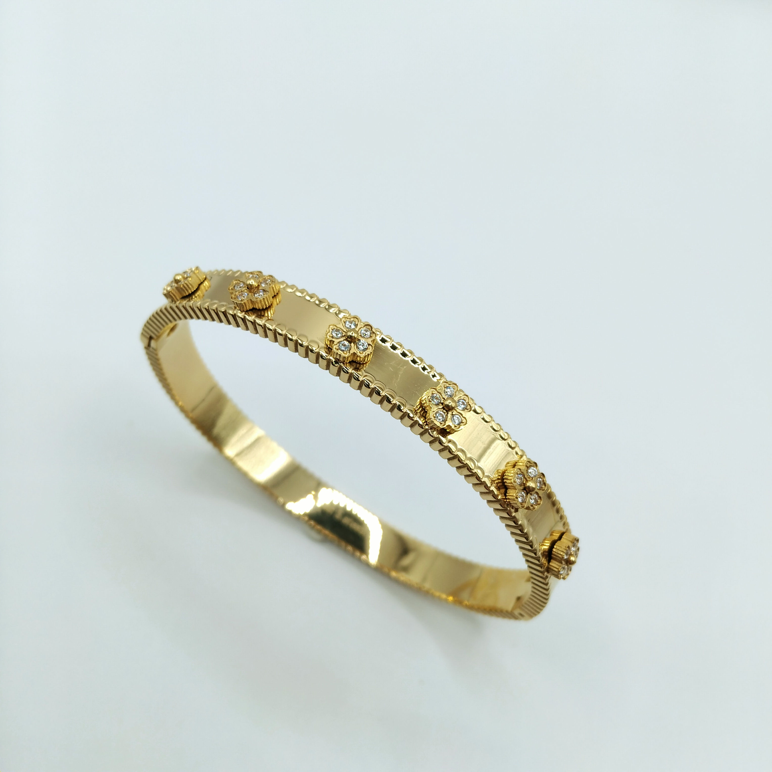 Bracelet trèfle doré strasse 