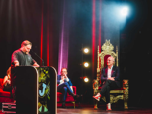 Kan favoriet Alex Agnew 7 nominaties verzilveren?