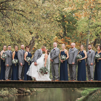 bridal-party-bridge-blue-heron-barn