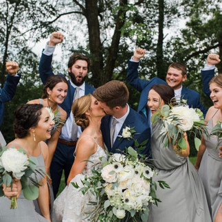 bride-groom-kissing-bridal-party