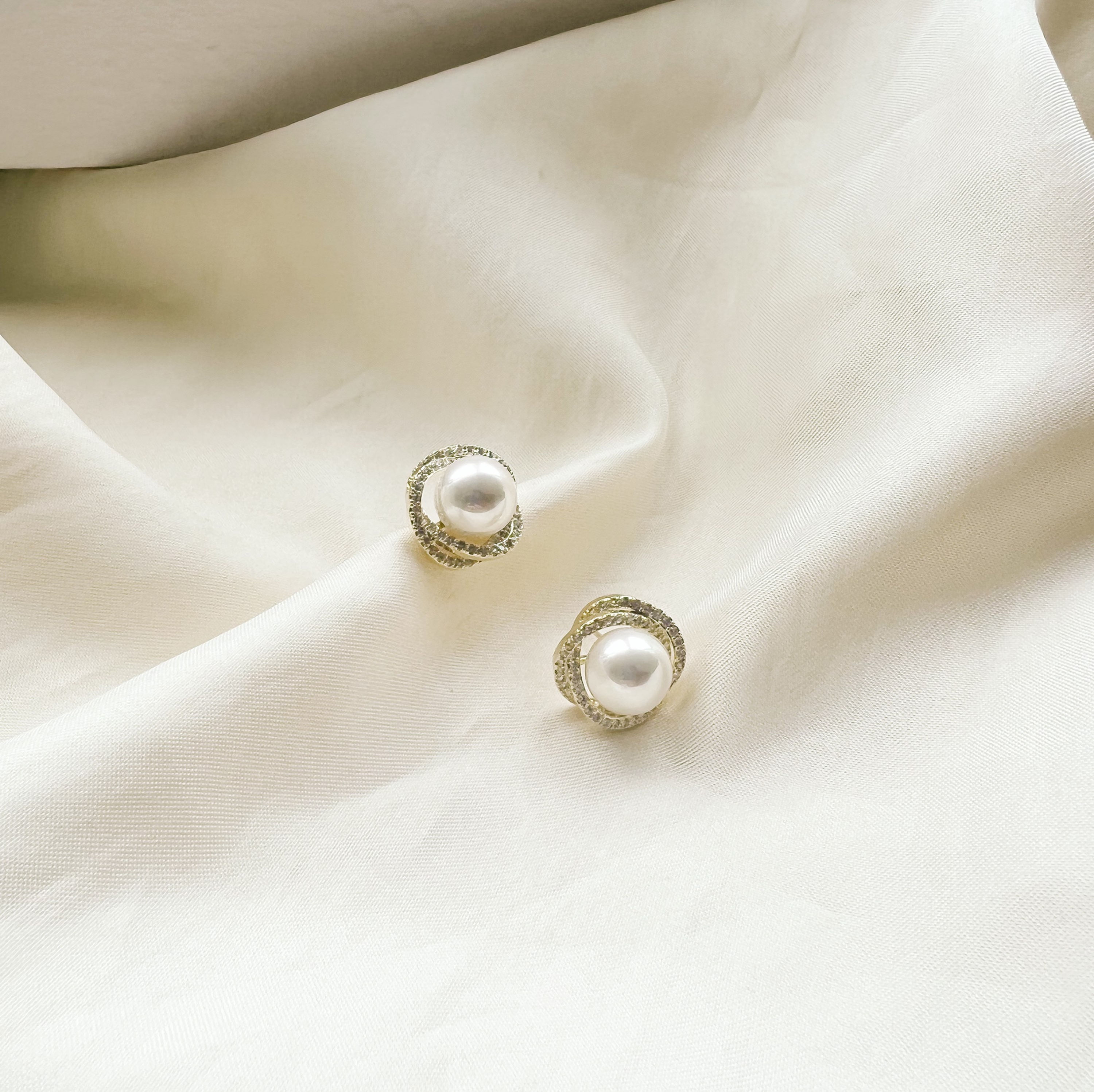 Elegant Pearl Earring