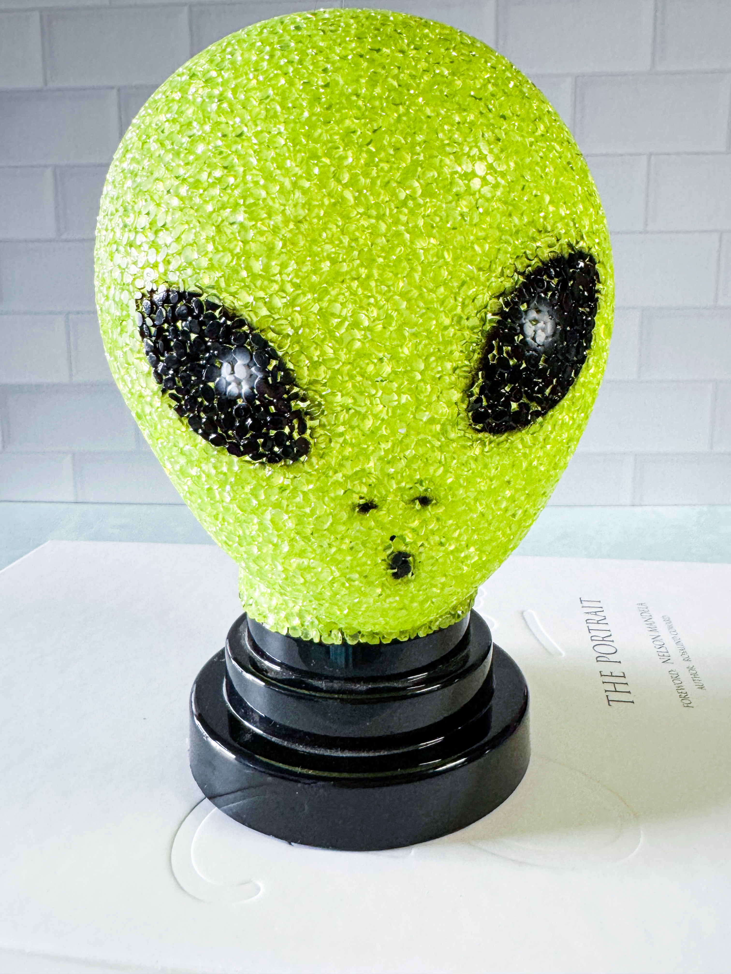Y2K plastic popcorn alien lamp