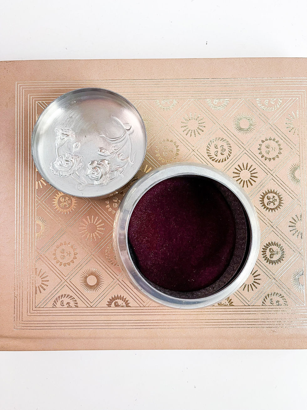 Thumbnail: Pewter trinket box with flowers