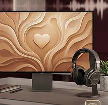 auf einem Monitor sind Baumäste in Brauntönen wie Wellen gezeichnet zu sehen, rechts davon sind Kopfhörer