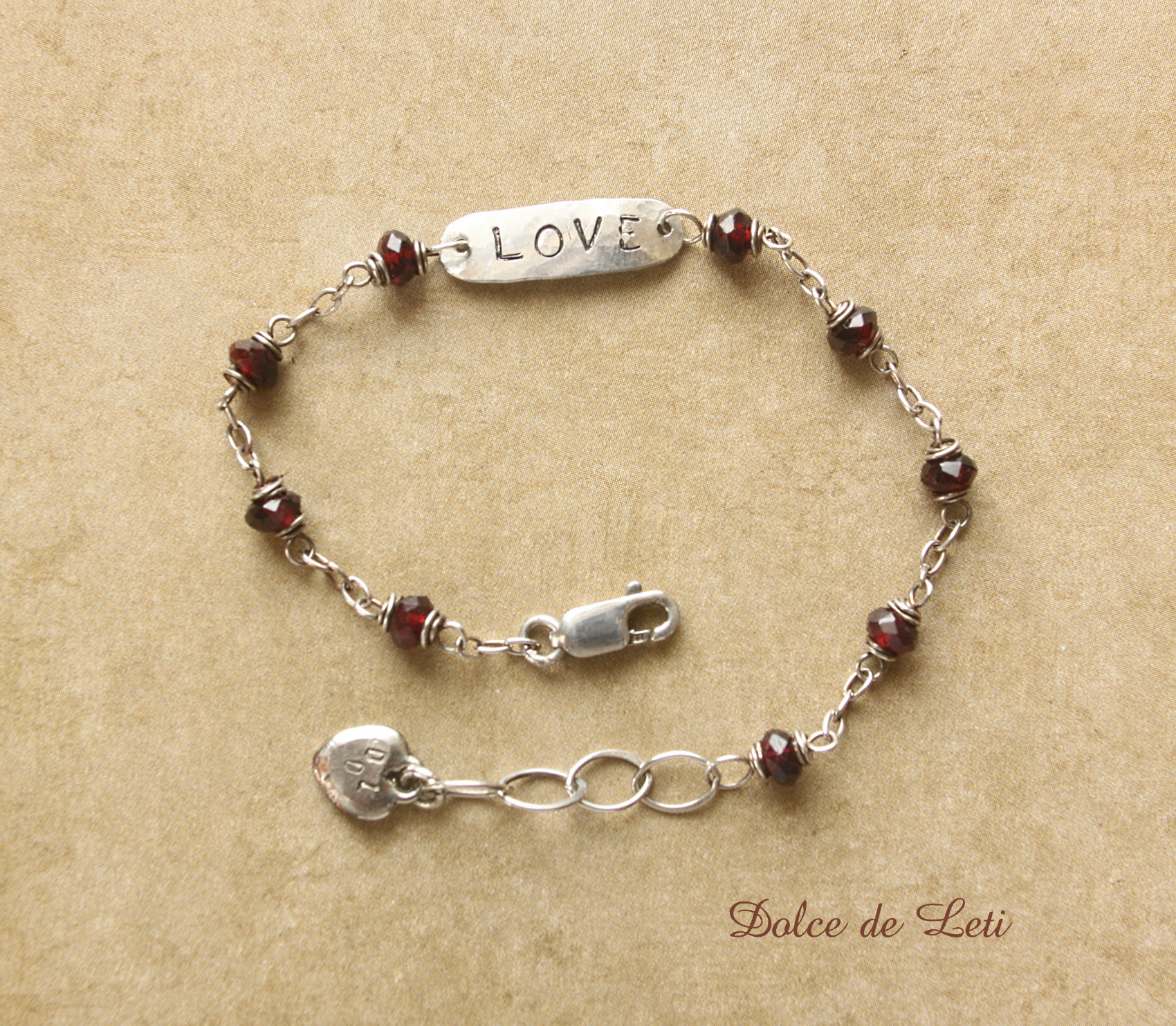 Bracelet - B010 garnet, silver LOVE tag