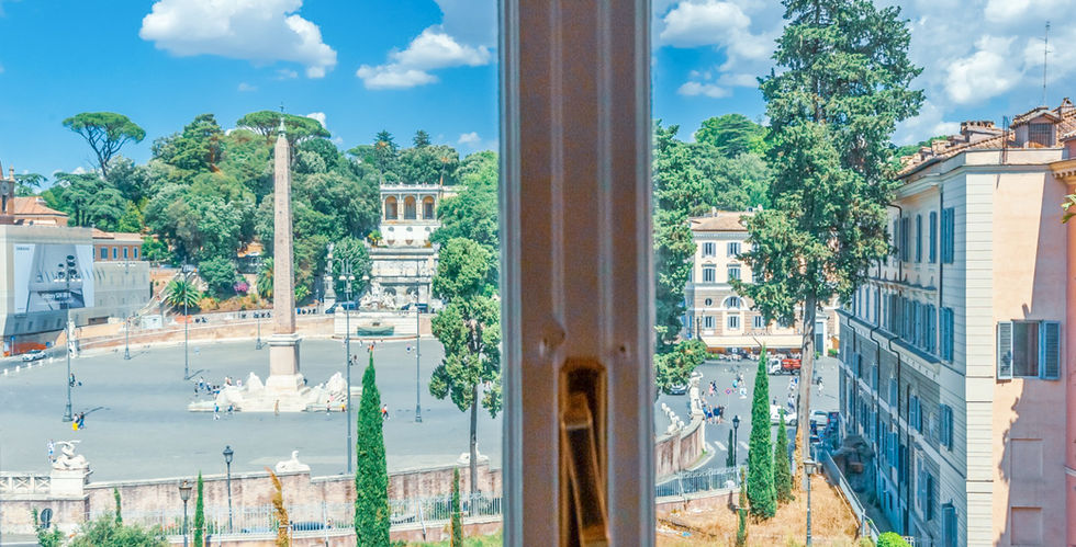 Vista panoramica su Piazza del Popolo a Roma da un appartamento esclusivo per locazione turistica