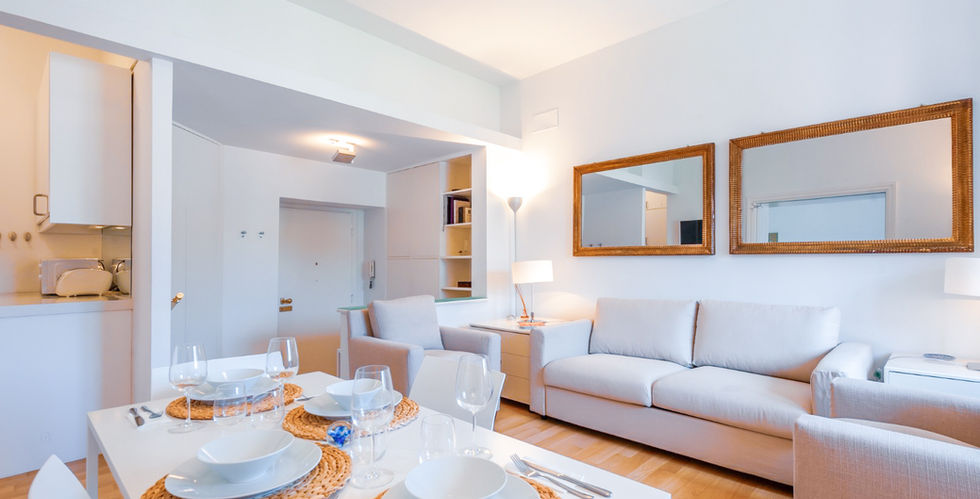 Tavolo da pranzo elegante in un open-space di pregio vicino a Piazza del Popolo, gestione locazioni turistiche a Roma