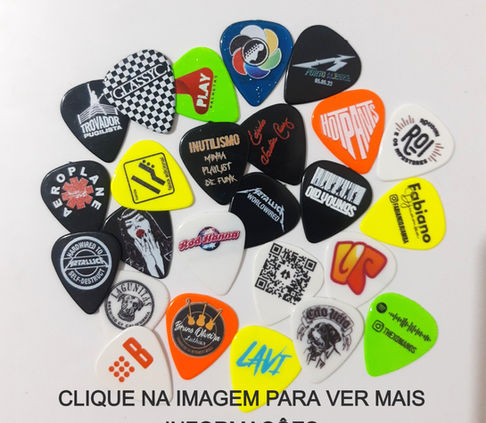 Modelos Disponíveis: STANDART
Material: ACETAL (Delrin) Material similar as palhetas Dunlop.
Espessura: 1,0 mm e 1,2 mm nas cores branca, Preta, amarela, laranja, verde e azul translucida.  
Categoria: Profissional

Quantidade Minima : 30 unidades 

Arte: É possível utilizar duas artes distintas , sendo uma na frente e outra no verso podendo ser fotos , logo, redes sociais , QRcode , spoticode , etc 

Personalização: Impressão Digital ou silk acreen (O método de personalização é definido de acordo com a arte)