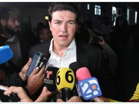 Más rápido y más furioso Samuel García sale de Palacio de Gobierno