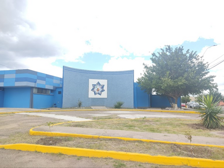 Omite el alto e impacta a otro automotor, en calle Aldama