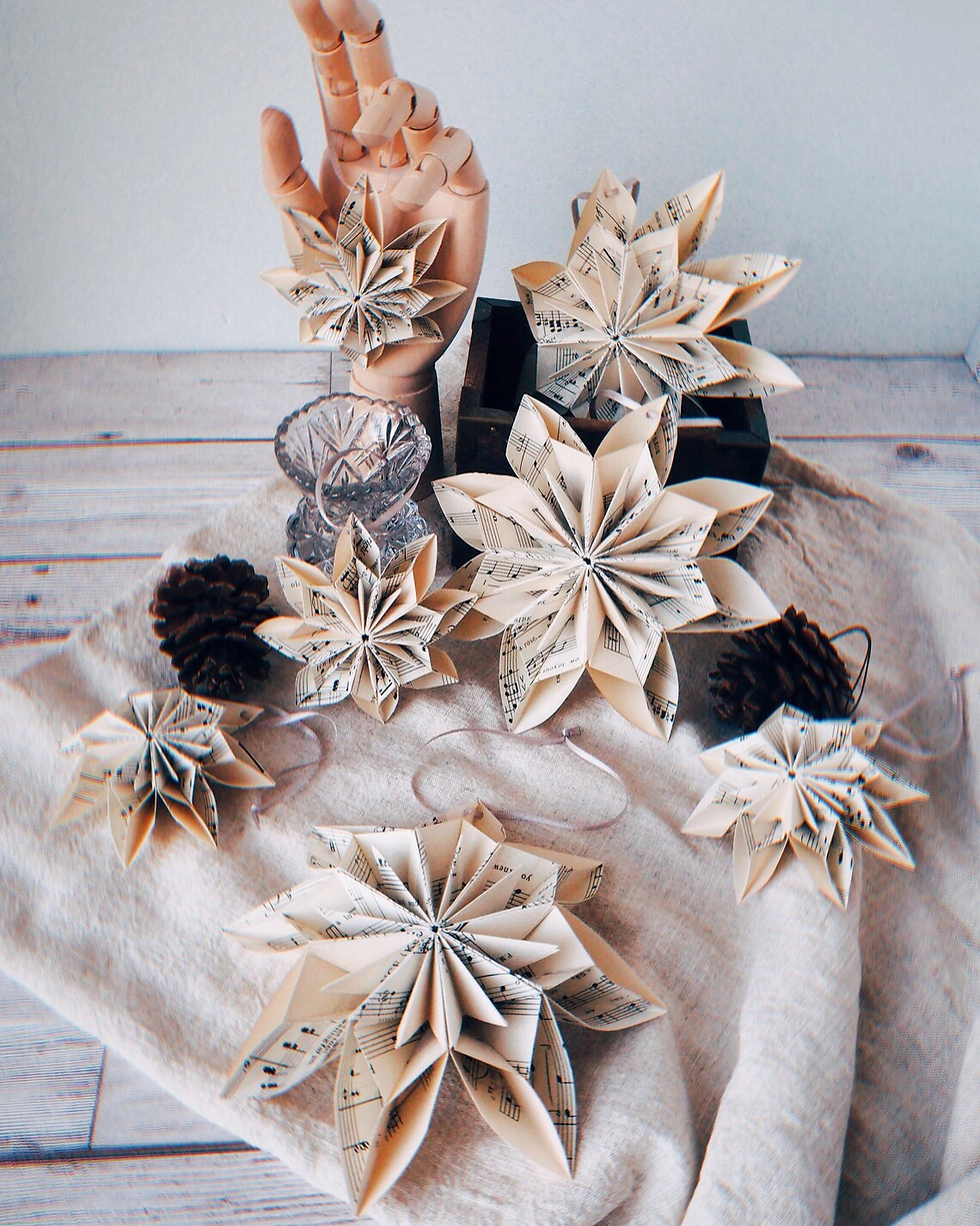 DIY Paper Snowflakes Easy Christmas Decorations Ideas