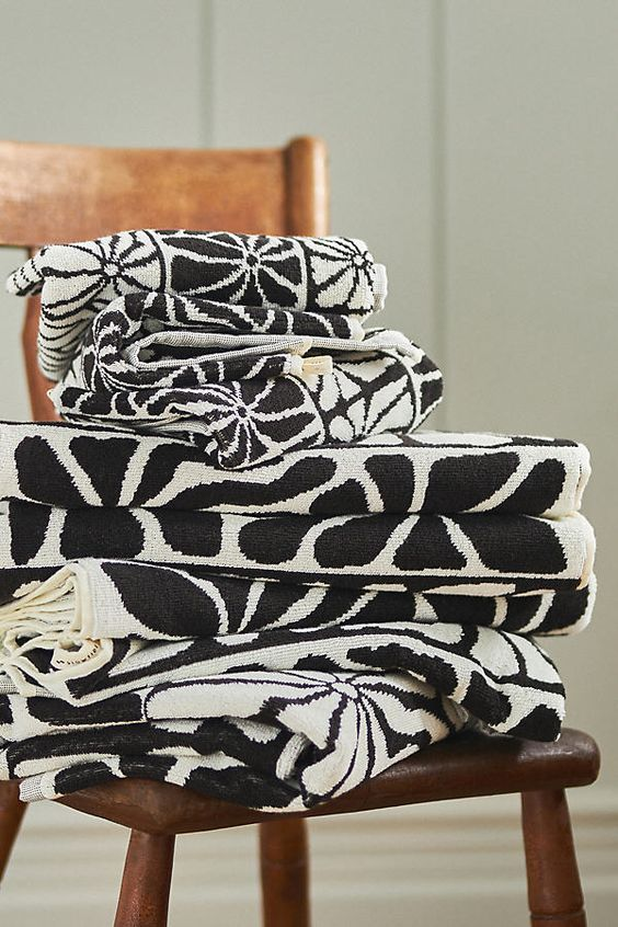 Black Bathroom Decor