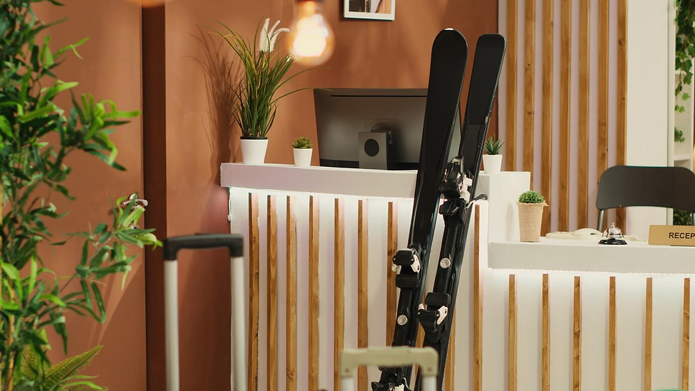 Low Budget Small Nail Salon Interior Designs
