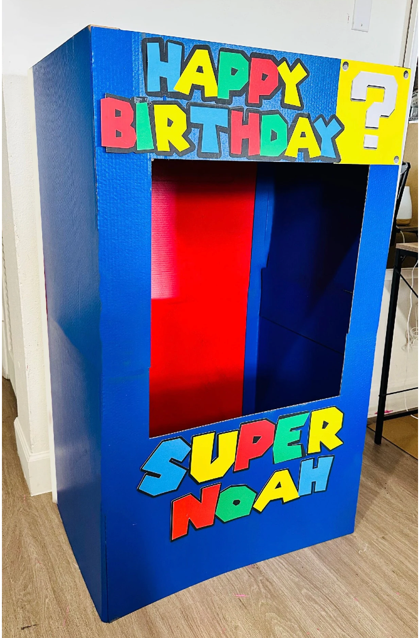 Miniature : Super Mario Photo Booth - life size