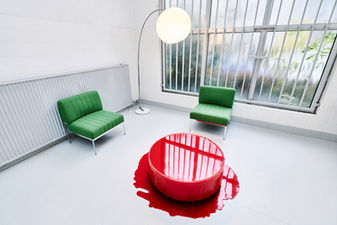 Fotostudio Köln mieten – Design Lounge mit Möbeln und Tageslicht im Zoo Studio