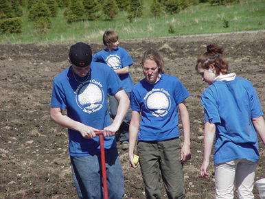 lindsey and crew in x-mas trs..JPG