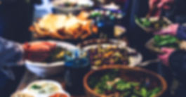 Buffet mit Speisenangebot