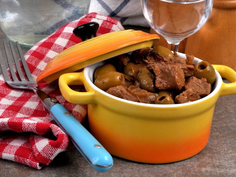 Accord mets et vins avec un sauté de veau aux olives