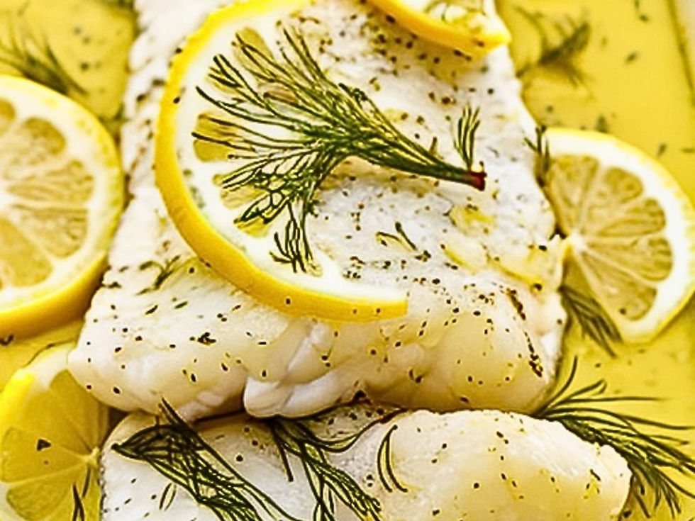 Un splendide dos de cabillaud en gros plan avec des lamelles de citron.