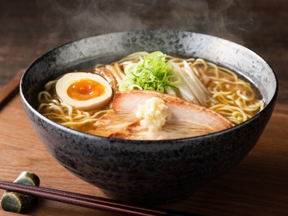Accord mets et vins avec des ramen