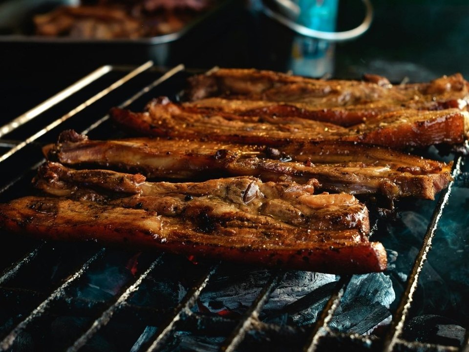 Accord mets et vins avec une échine de porc