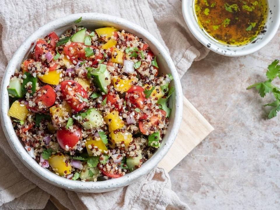 Accord mets et vins avec une salade de quinoa