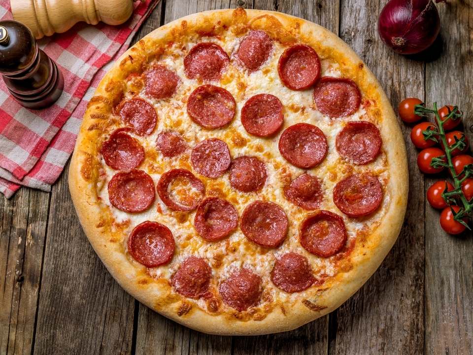 Accord mets et vins avec une pizza pepperoni