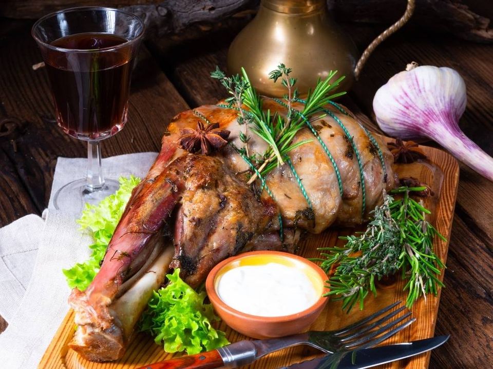 Accord mets et vins avec une épaule d’agneau