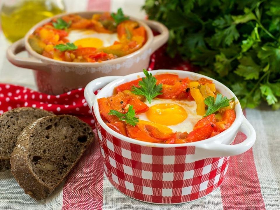 Accord mets et vins avec une piperade aux œufs