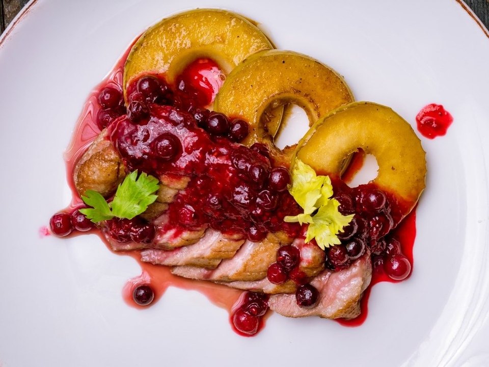 Accord mets et vins avec un magret aux fruits rouges