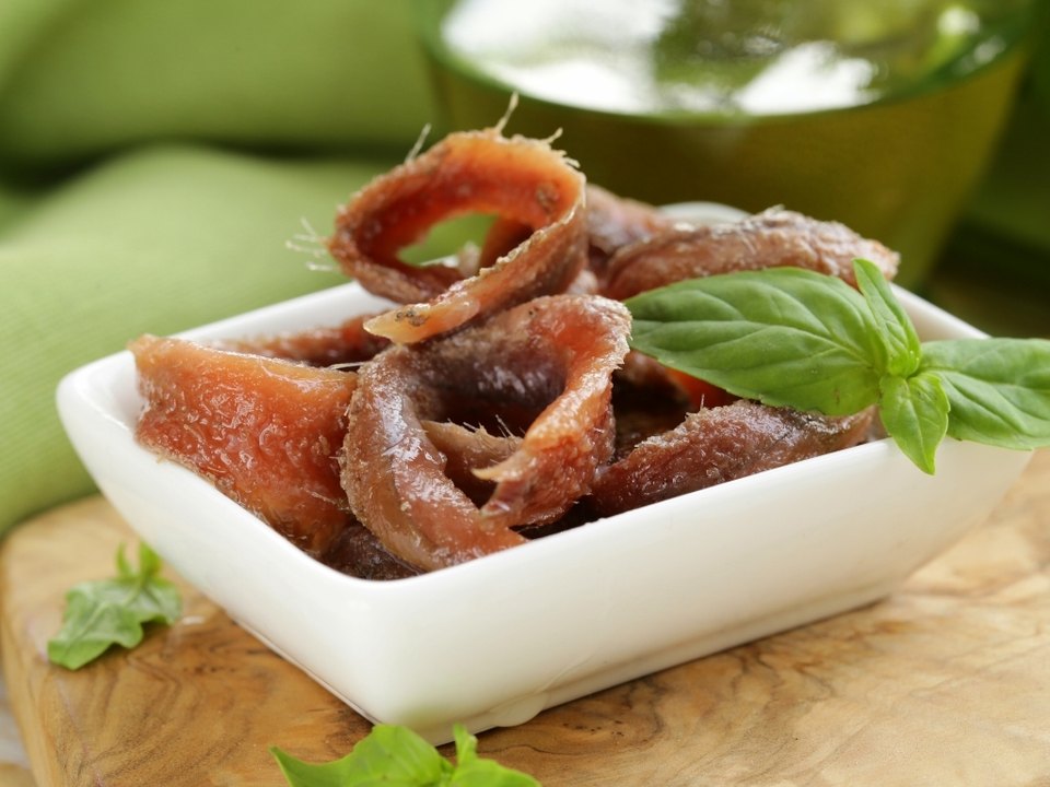 Accord mets et vins avec des anchois marinés