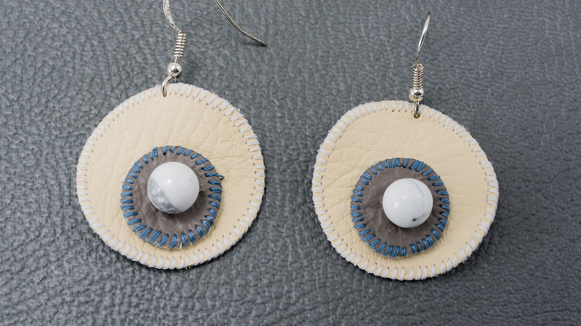 BOUCLE D'OREILLE CUIR ronde | Monsite