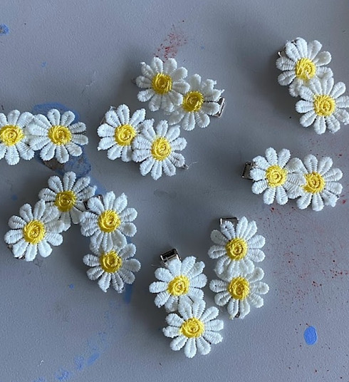 small daisy hair clips