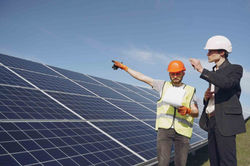 jpeg-optimizer_foreman-businessman-solar-energy-station