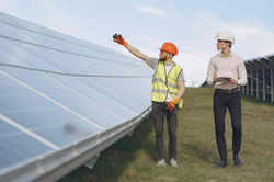 jpeg-optimizer_foreman-businessman-solar-energy-station (2)
