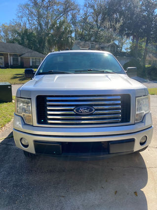 After Wash & Wax – Ford F-150 with glossy, reflective paint, a clear windshield, and a smooth, polished finish after professional auto detailing and paint protection.