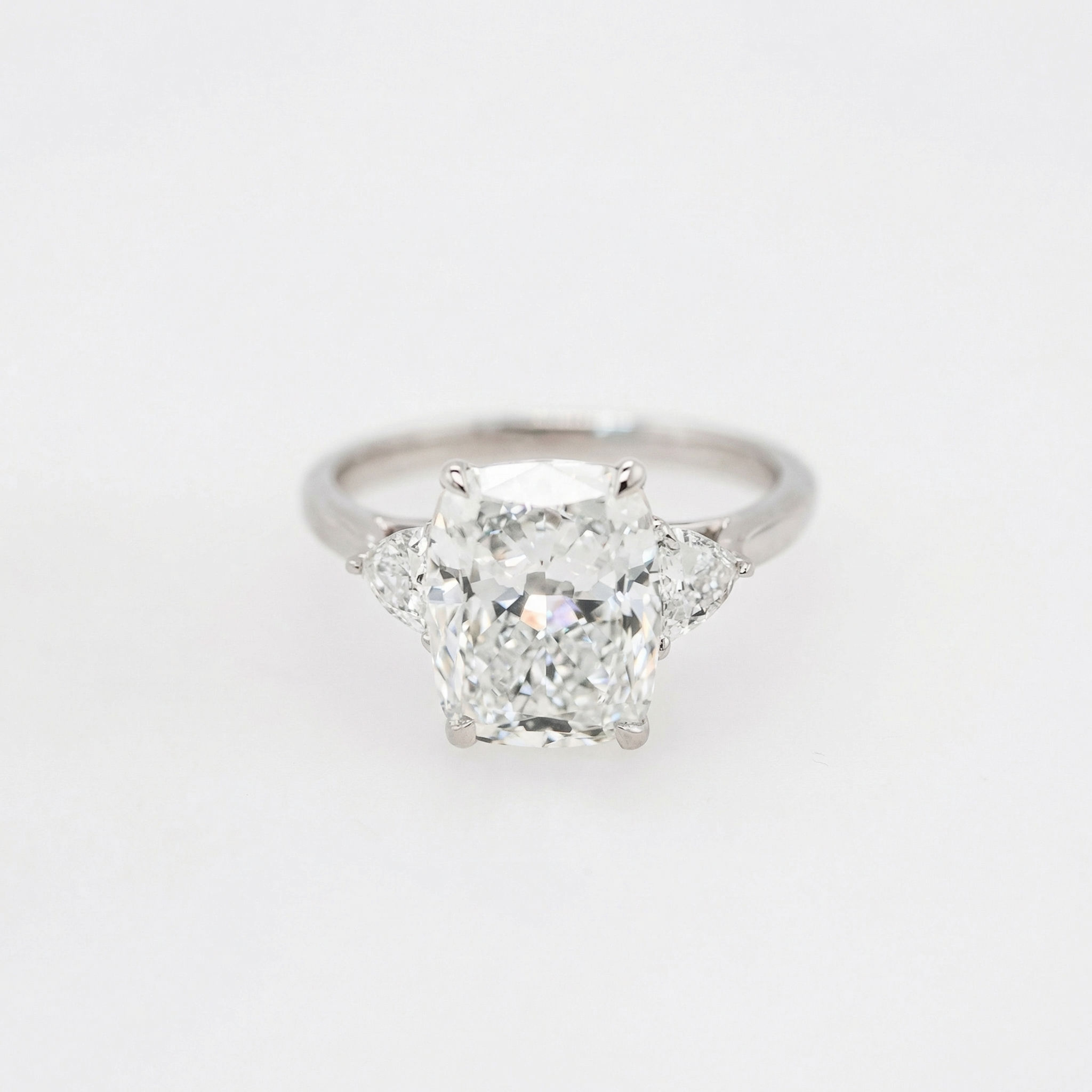 14KW 4ct LG Cushion Ring
.55ctw FVS Trillion
ZENSTAR