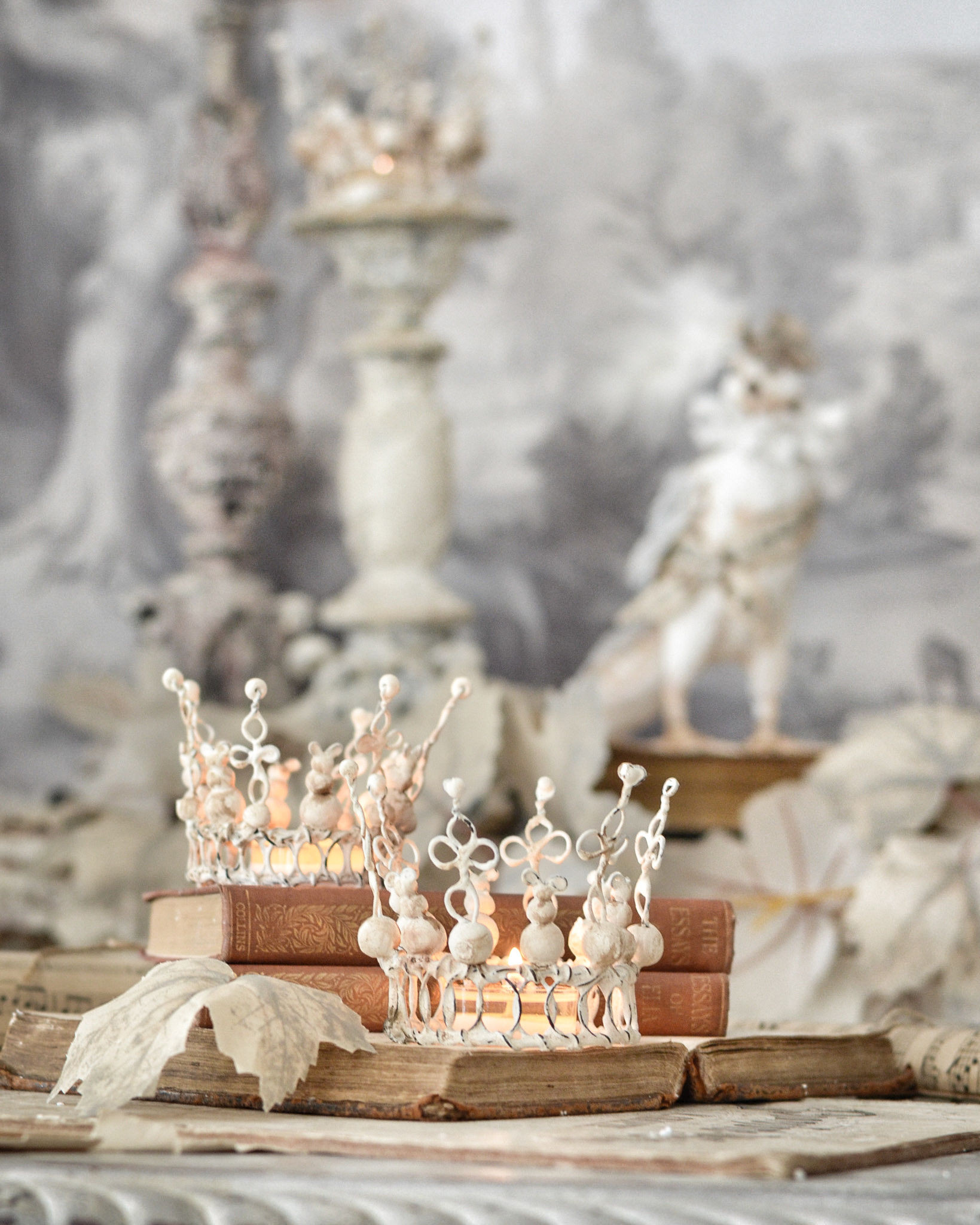 THE LITTLE COURT — SET OF TWO DECORATIVE CROWNS