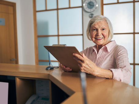 Benefits of Early Cataract Surgery for Vision and Daily Life