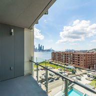 9 on the Hudson 808-20.jpg