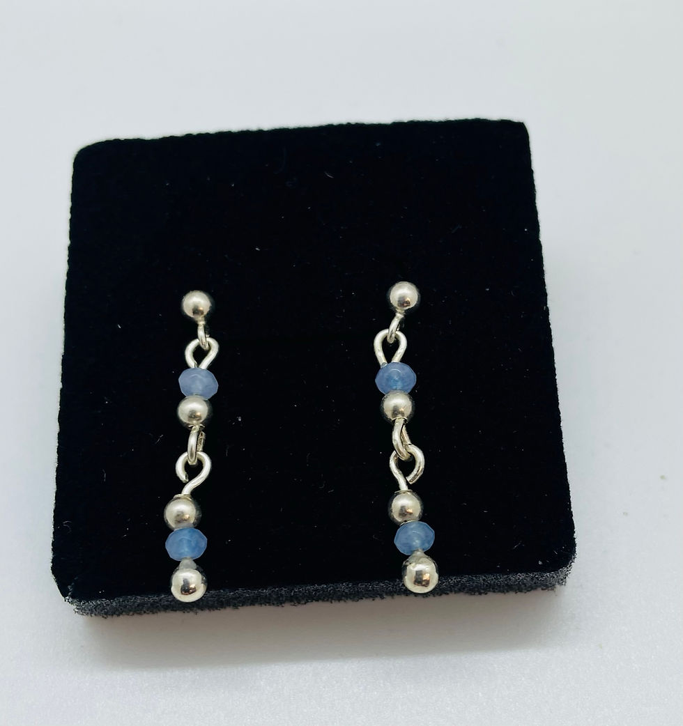 Zilveren stekers met zilver en aquamarijn kralen