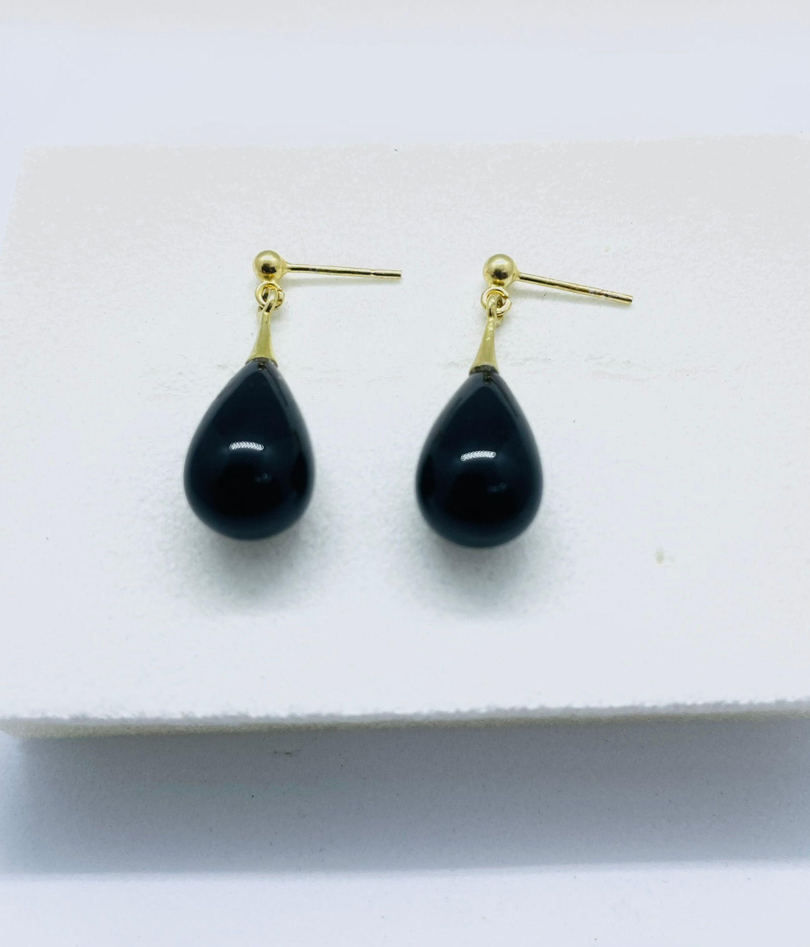 Goud op zilver stekeroorbellen met zwarte onyx briolettes