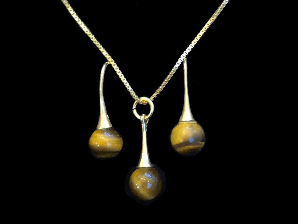 Set met tijgeroog oorbellen en hanger. Goud op zilver