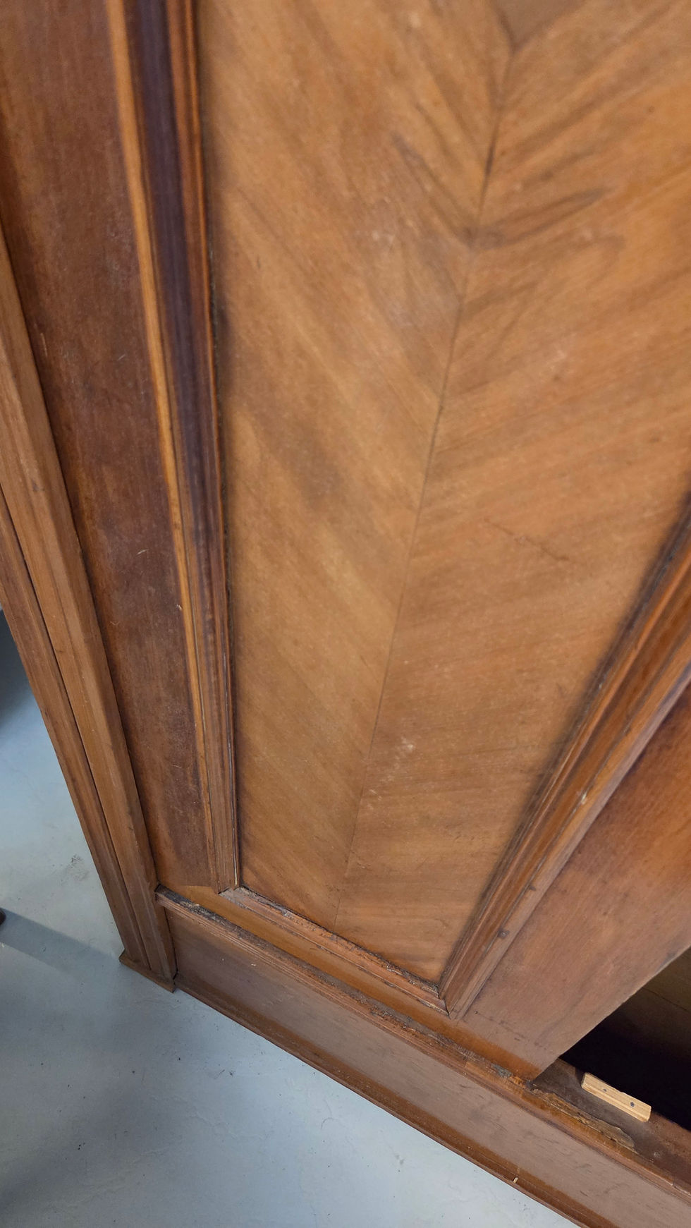 Thumbnail: Wardrobe with mirror